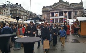 Les Pieds a La Grande Place